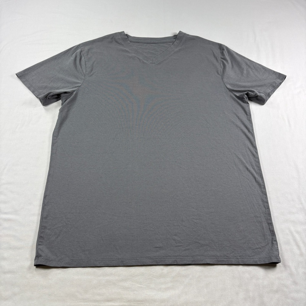 Lululemon Fundamental Tee Mens Medium Gray V-Neck Shirt Short Sleeve Stretch